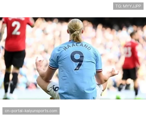 吉祥物也疯狂，沃尔夫斯堡狼崽模仿哈兰德标志性庆祝动作。